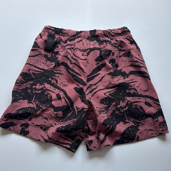 Fabletics Black and Pink Men's Shorts - Picture 5 of 5